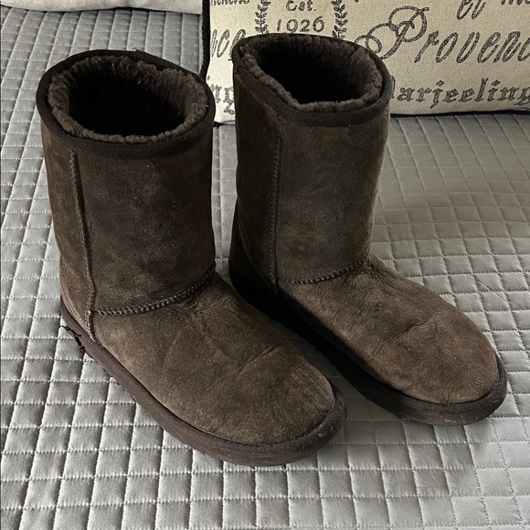 BearPaw Shoes - BearPaw grey faux suede Boots size 10
